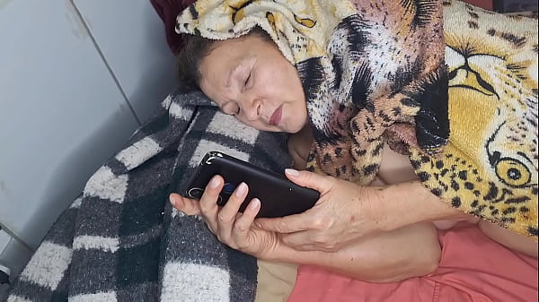 Cucu Laki-laki Tak Sengaja Ngesot Dengan Ibu Mertua