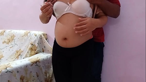 गर्भवती भाभी को फेसबुक पर फंसाकर घर घुस के जबरदस्ती चोदा – खुली हिंदी में अश्लील