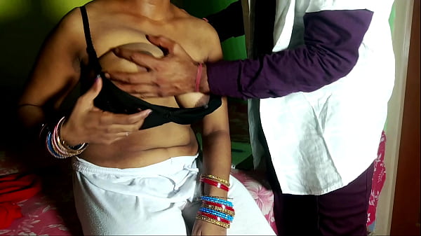Dokter Menggila, Merangsang Kemaluan Pasien Perawan Dengan Suara Menggoda