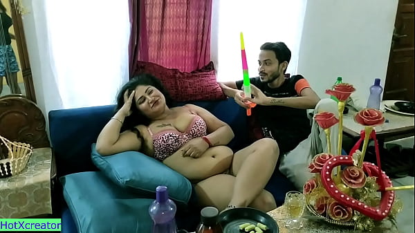 Bokep India: Bhabhi Tante Hot Rayakan Ulang Tahun Dengan Ngentot Ganas Bareng Pacar Abg!