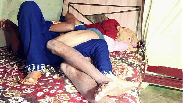 Bhabhi Ko Ghar Mein Raat Bhar Zor Zor Se Chudai, Stepsister Ki Badmashi Ka Maza.