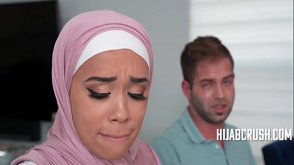 Bantuin Stepis Arab Gue Biar Nggak Kaku Lagi, Biar Lebih Panas | Hijabcrush
