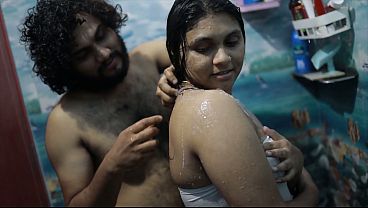 Abis Mandi, Kakak Tiri India Langsung Ngajak Main Panas Di Kamar Mandi