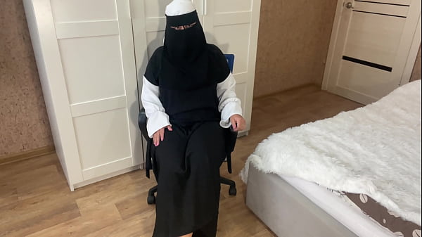 Tari Arab Sambil Memainkan Memek Sempit Sampai Crot.