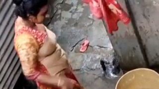 Video Rahasia Bhabhi Bangladesh Lagi Mandi, Bikin Ngiler Abis.