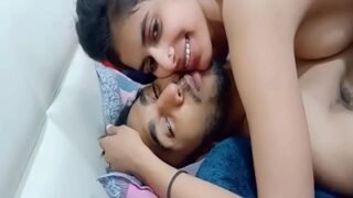 Video Seru Cewek India Seksi Main Seru Sama Pacar Bejatnya Di Kamar Hotel, Bikin Makin Panas.