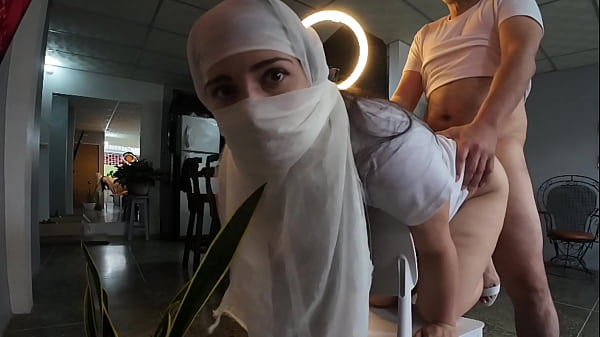 Ibu-ibu Berjilbab Kena Pancut Di Lubang Belakang Abis Digenjot Brutal – Ml Hijab