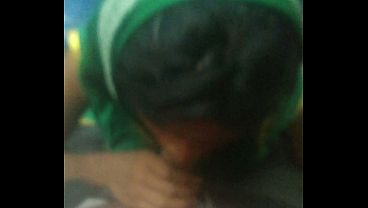 Desi Auntie Ngemis Di Kereta Lokal, Mainin Kontol Sambil Digoyang