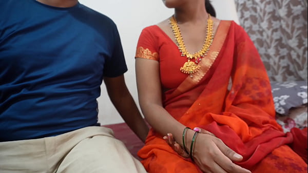 25 साल की कोमल टीचर ने अपने जवान स्टूडेंट के साथ बिस्तर पर गर्म हिंदी ऑडियो में किया सेक्स