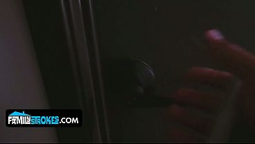 Montoknya Mbok Tiri Layla London Biarin Adik Tiri Ngewein Memek Sempitnya Sampai Keras