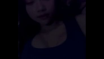 Gadis Cantik Bermuka Imut, Tapi Pake Baju Ketat Bikin Ngeliatin Terus.