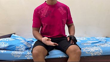 Ibu Tiri Bantu Anak Tiri Yang Luka Mandi, Malah Godain Dia. Akhirnya Ngisep Kontol, Sebelum Digenjot Keras.