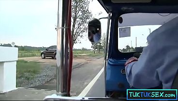 Ibu-ibu Thailand Amatir Digebuk Di Jalan Terus Dibawa Muter-muter Buat Main.