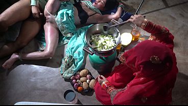 Ibu Tiri Dapur Xxx, Bikin Dapur India Makin Panas, Ciuman Basah Di Dapur Desi, Mom Siap Dimainin.
