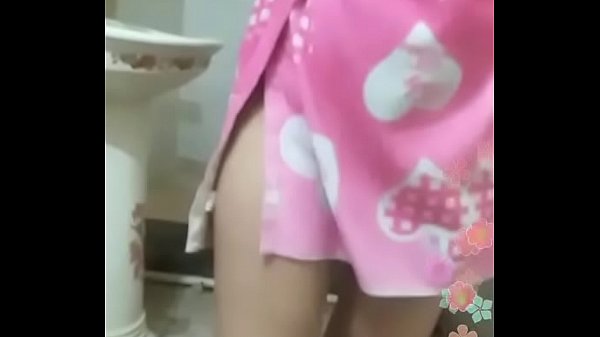 Mandi Di Kamar Mandi, Basah Kuyup, Badan Menggoda, Nikmatin Setiap Tetesnya.