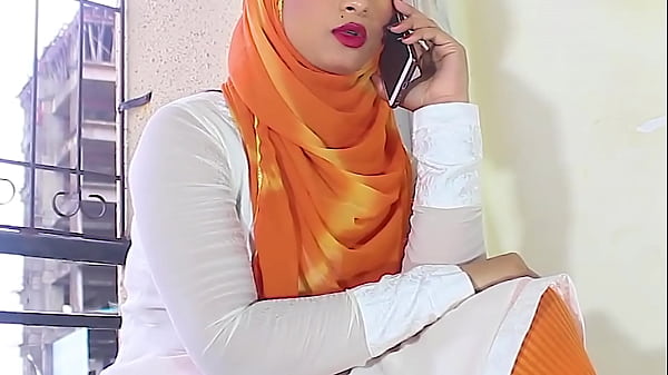 Salma Cewek Hijab Lagi Digenjot Temennya, Suara Hindi Mesum Bikin Makin Panas