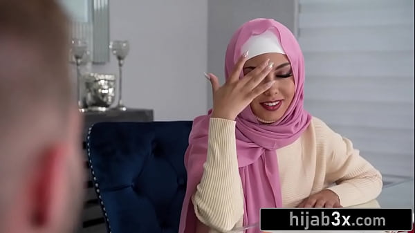 Anjing, Cewek Mungil Berjilbab Ngewe Sambil Jilbabnya Tetep Dipake, Bikin Makin Greget!