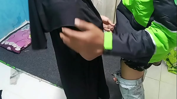 Prank Ngajak Ojol Ngentot, Bikin Dia Tegang Dan Ngaceng.