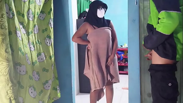 Kepergok Ojol Pas Lagi Mainin Kontol Sambil Nungguin Makanan