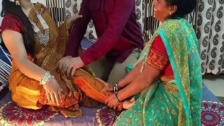 Ibu Dan Anaknya Digebukin Sama Majikan Dalam Threesome Desi Yang Panas.