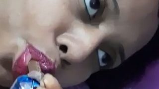 Tonton Video Ngentot Sambil Ngemil Coklat – Desi Randi Bugil