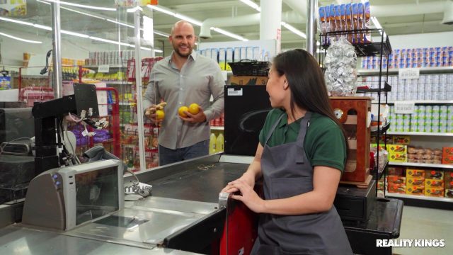 Tontotan Nyolot Kimmy Kimm Di Super Market, Bikin Makin Pengen Colok!
