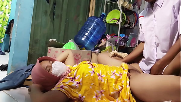 Ajakanku Ngentot Sama Ibu Tiri Pas Mau Berangkat Sekolah, Bikin Nafsu Naik.