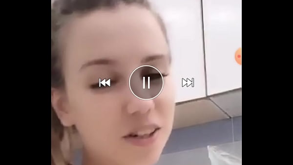 Goyang-goyang Pentil Mulus Di Live, Bikin Makin Panas.