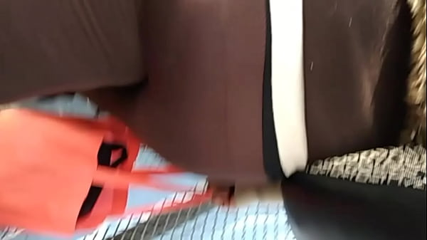 Señora Culona Jalan Ke Kantor Pake Rok Ketat, Bikin Jalanan Panas.