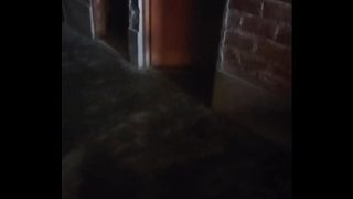 Ibu Muda Single Ngajak Masuk Rumah Demi Duit, Jalang Pamer Kontol.