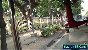 Gue Jemput Tante-tante Lokal Di Tuk-tuk, Langsung Naik Kontol Gede.