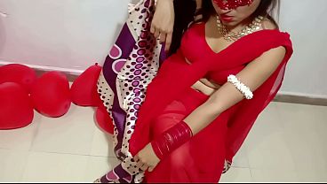 Baru Nikah, Istri India Pake Sari Merah, Rayain Valentine Bareng Suami Desi – Ngeseks Panas Banget