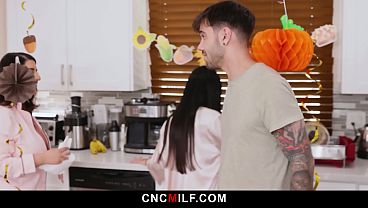 Ibu Tiri Marica Yang Seksi Langsung Merasakan Tradisi Bebas Pakai Di Keluarga Ini.