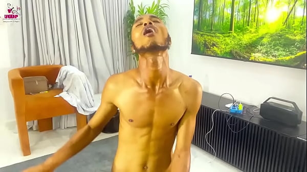 Kakak Tiri Lagi Ngocok Adik Tiri, Nggak Kuat Nahan Nafsu.