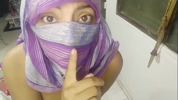Milf Hijab Niqab Arab Muslim Goyang-goyang Sambil Crot Memek Basah Di Webcam Langsung