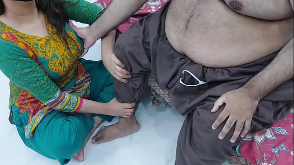 Cewek India Anak Tiriku Pijat Kakiku, Sambil Aku Pegang Teteknya, Makin Panas Dengan Audio Hindi Kotor Yang Jelas.