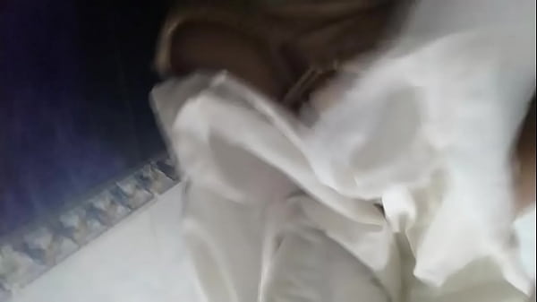 Ngentotin Istri Dan Ibu Hijab Arab Sambil Muncratin Memek Di Depan Webcam