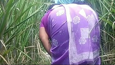 Desa India, Pasangan Bercinta Di Alam Terbuka, Panas Dan Menggairahkan.