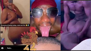 Semua Orang Makan Kalkun, Aku Lagi Jilat Memek.