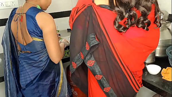 Komal Sama Mertuanya Lagi Asyik Main Di Dapur, Satu Sibuk Ngaduk, Satunya Lagi Sibuk Ngaduk Perasaan.