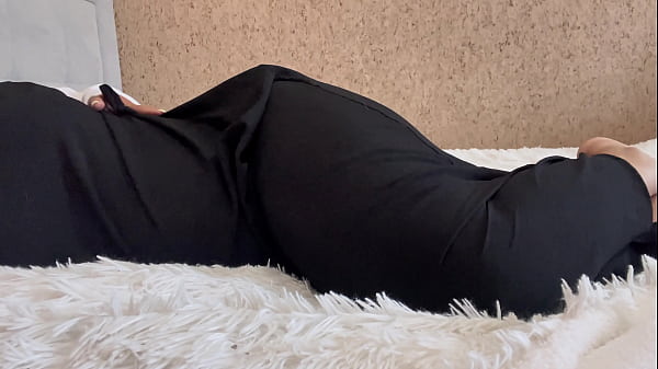 Gadis Arab Muda, Tanpa Celana Dalam, Siap Digoda.