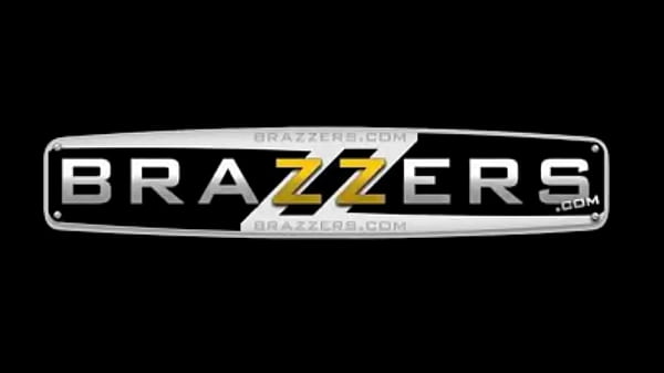 Brazzers, Bintang Bokep… Toket Gede Banget Bikin Ngiler!