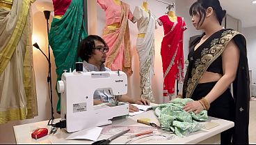 Tailor Laki-laki Ngeregangin Puki Kecil India-ku Sampe Kebuka Lebar