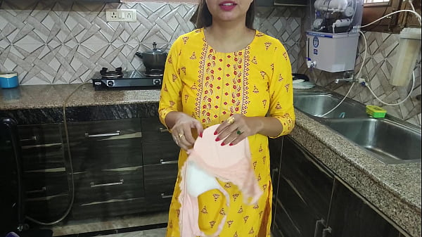 Desi Bhabhi Dapur Lagi Cuci Piring, Tiba-tiba Adik Ipar Dateng Dan Bisikin “bhabhi, Lo Mau Nggak Dimainin? Kasih Dong.”