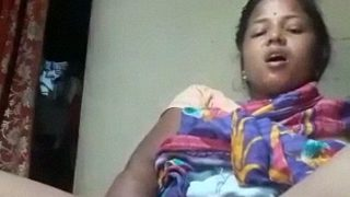 Desi Odia Bhabhi Colokan Sayur Ke Pantat Sambil Masturbasi