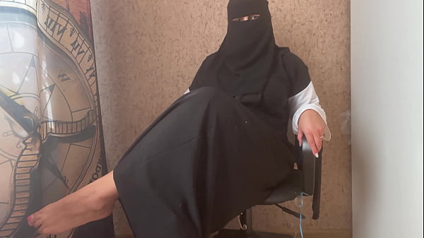 Joi Panas Dari Tante Arab Berhijab, Bikin Crot Makin Deras