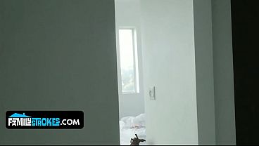 Blonde Montok Daisy Stone Dijilat Sama Adik Tiri Yang Horny Sampe Crot Di Mukanya