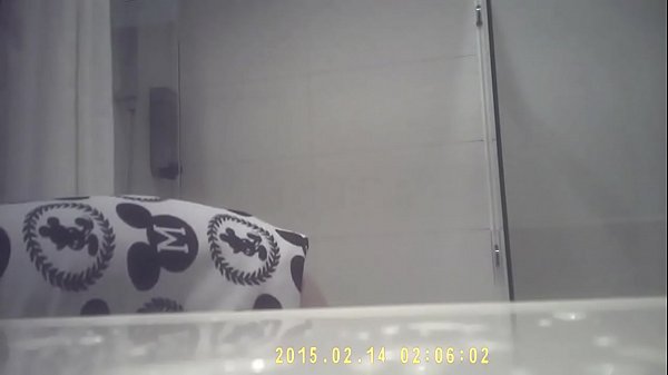 偷拍姐姐诗诗洗澡,湿身小奶诱惑难挡
