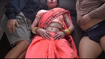 Ngentot Seru Bokep India: Ibu Tiri Sendirian Sama Anak Tiri, Gaya Desi Bikin Makin Panas
