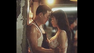 80年代的中国妞儿在菜市场骚撩,奶子蹭着菜摊子勾人